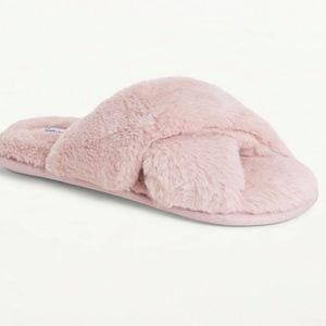 Super Soft! Cozy pink slippers!